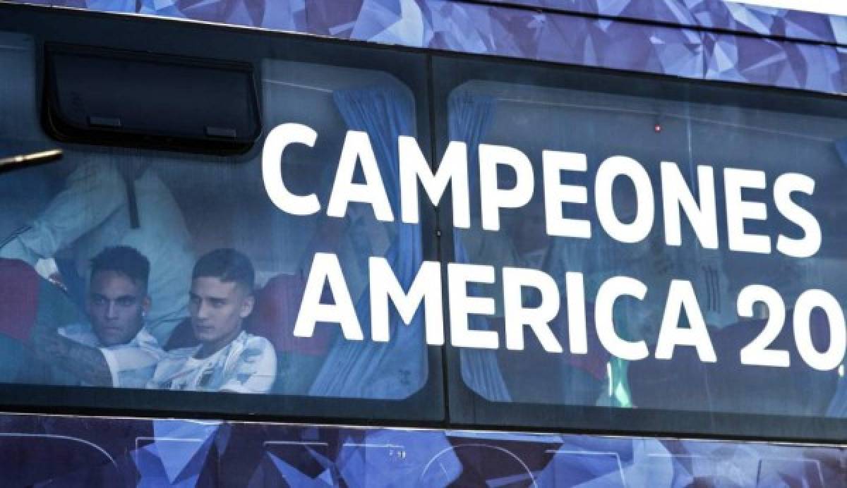 Regreso con gloria: la Albiceleste campeona de América llegó a Argentina tras coronarse en Brasil