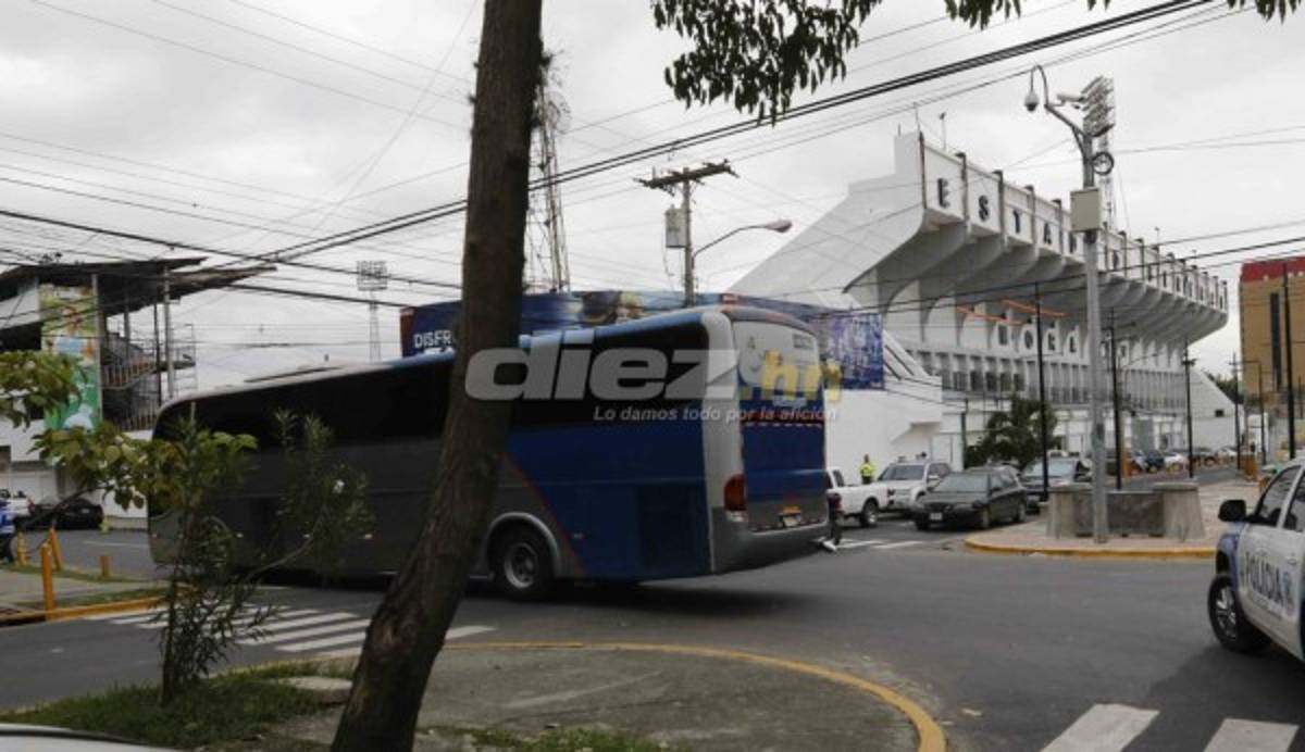 Policías, detectores antibombas, drones y seguridad privada vigilan a Australia