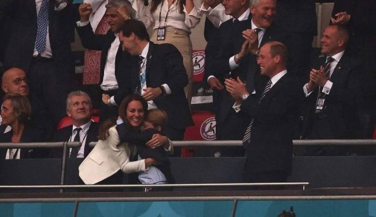 En fotos: Celebración pasionante de Italia, derrumbe total de Inglaterra y los invitados de lujo en Wembley