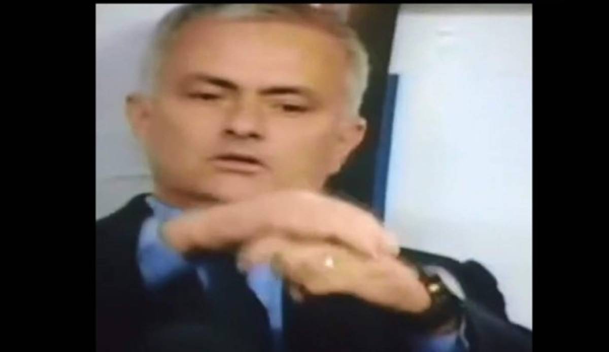 VIDEO: Así reaccionó Mourinho con el mano a mano fallado por Pedro ante Iker