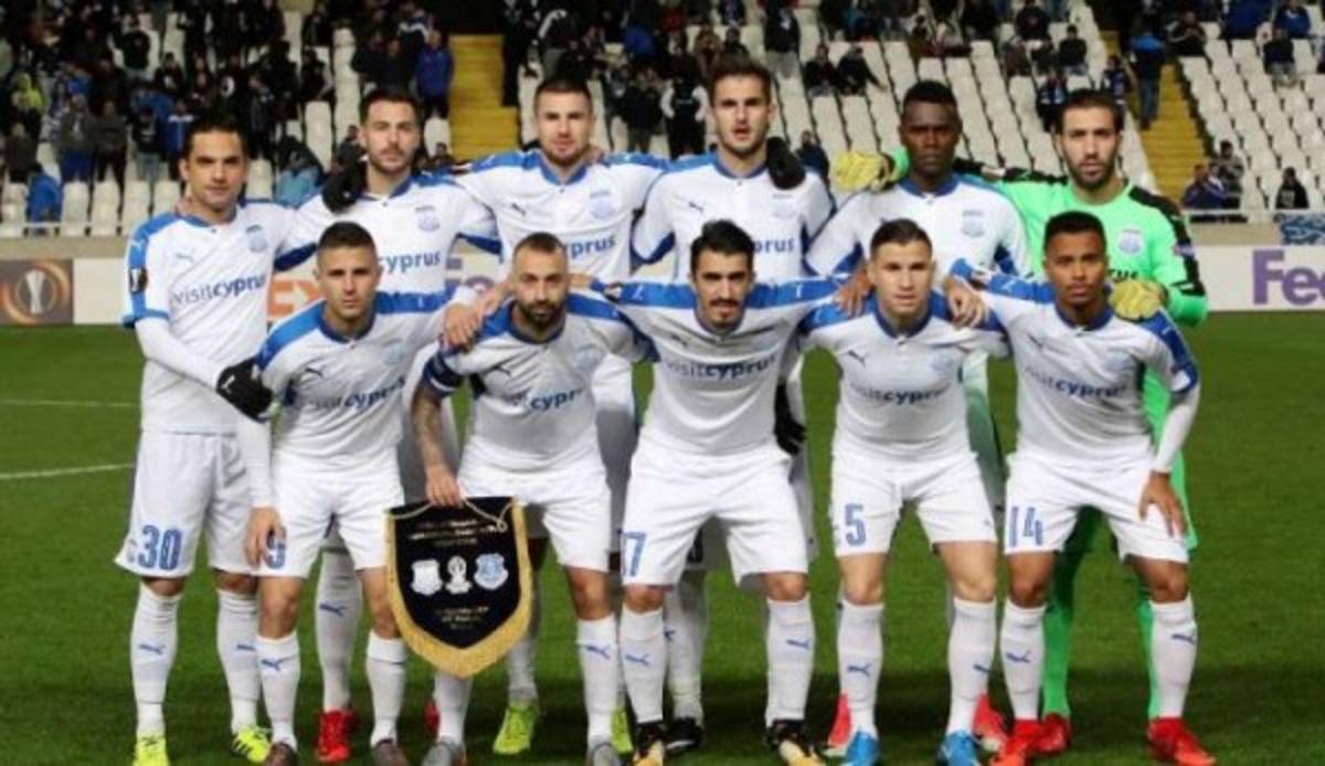 Las cláusulas de los futbolistas al descubierto: Fiestas, no viajar en avión y una playa privada