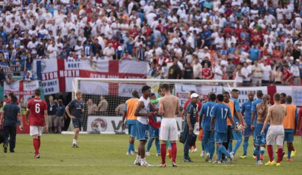 Famosos artistas y futbolistas que han posado con la camisa de clubes hondureños y de la Selección Nacional