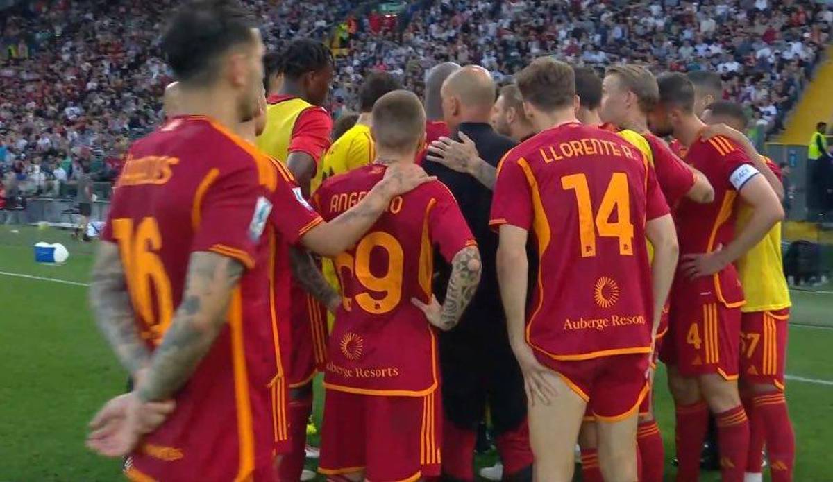 Drama en la Roma: salió jugando, se desploma y el partido queda suspendido