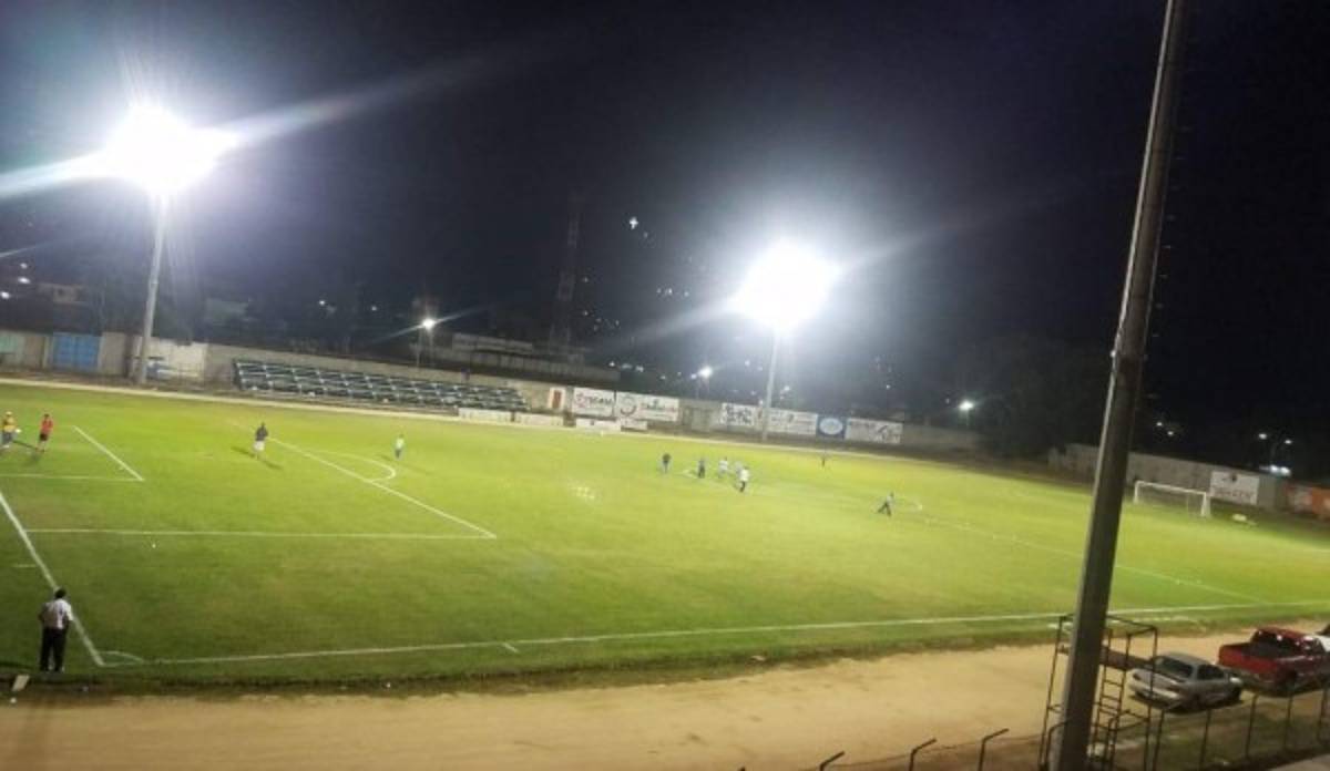 El estadio Marcelo Tinoco de Danlí ya cuenta con luz para juegos de noche