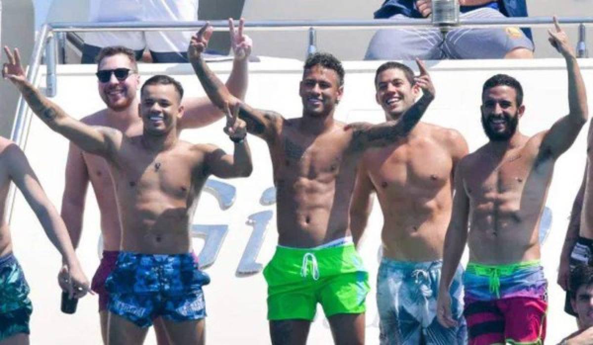 Así es el lujoso Funky Town, el yate que Neymar alquila en Ibiza por 66.000 euros la semana