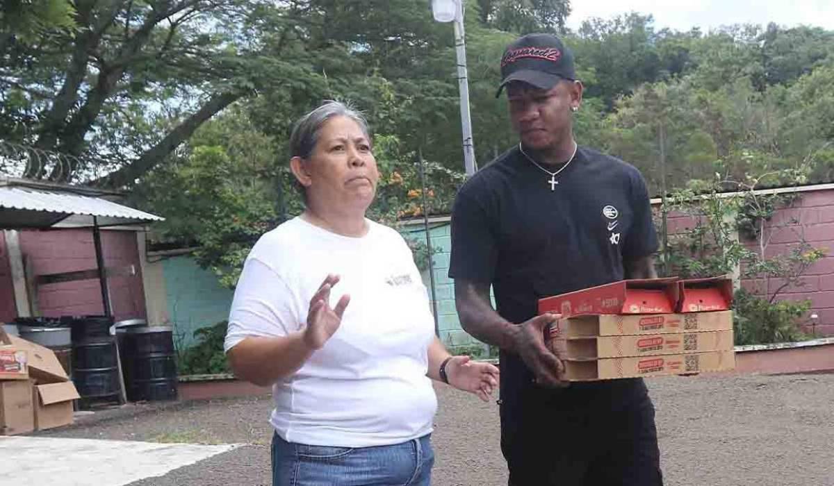 Romell Quioto dejó atŕas la polémica y mostró su lado más humano: el gran gesto del futbolista en Tegucigalpa