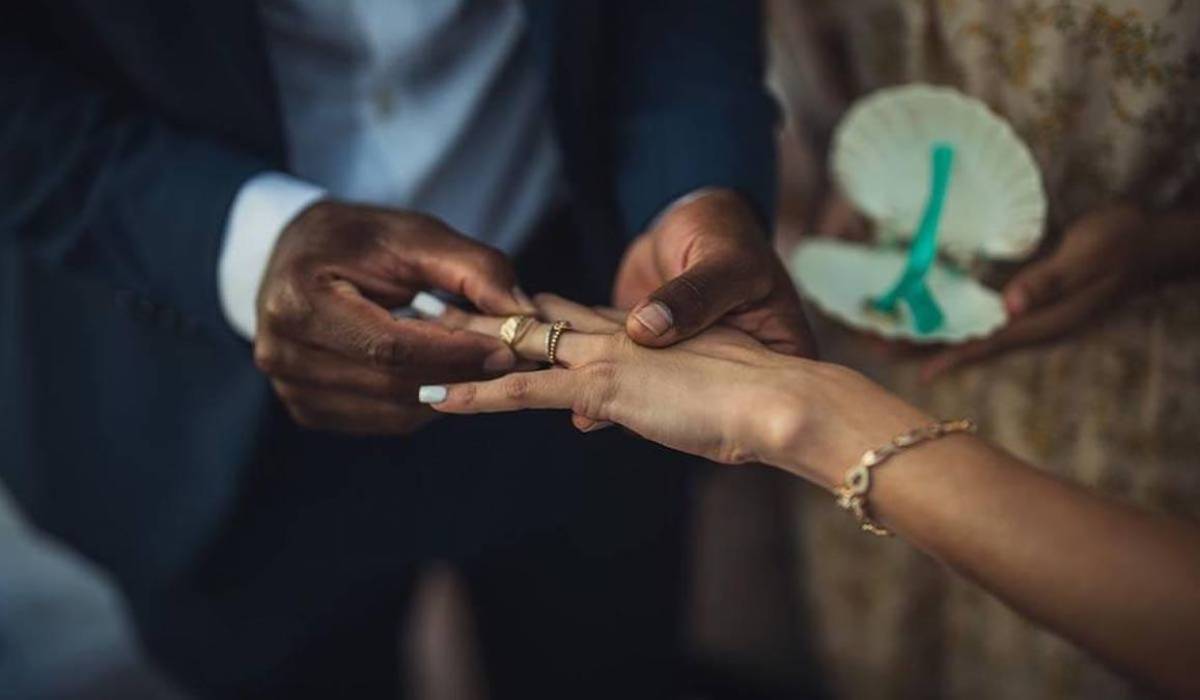 Goleador hondureño se jura amor eterno con licenciada salvadoreña en romántica boda en Puerto Cortés