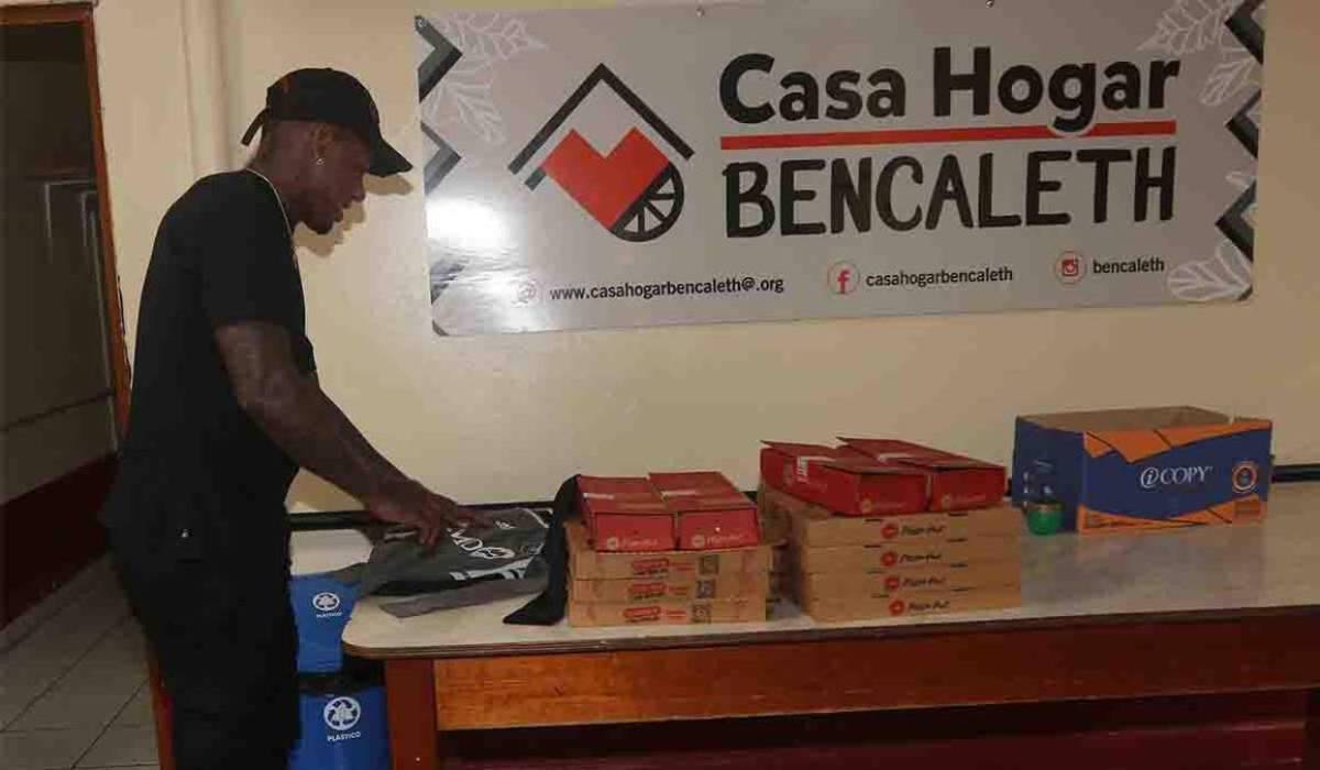 Romell Quioto dejó atŕas la polémica y mostró su lado más humano: el gran gesto del futbolista en Tegucigalpa