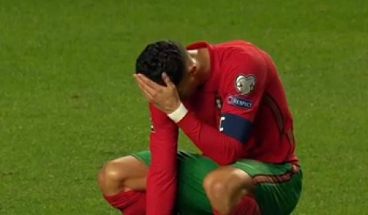 Está hundido: La frustración de Cristiano Ronaldo tras ser enviado al repechaje con Portugal; Serbia silenció Lisboa