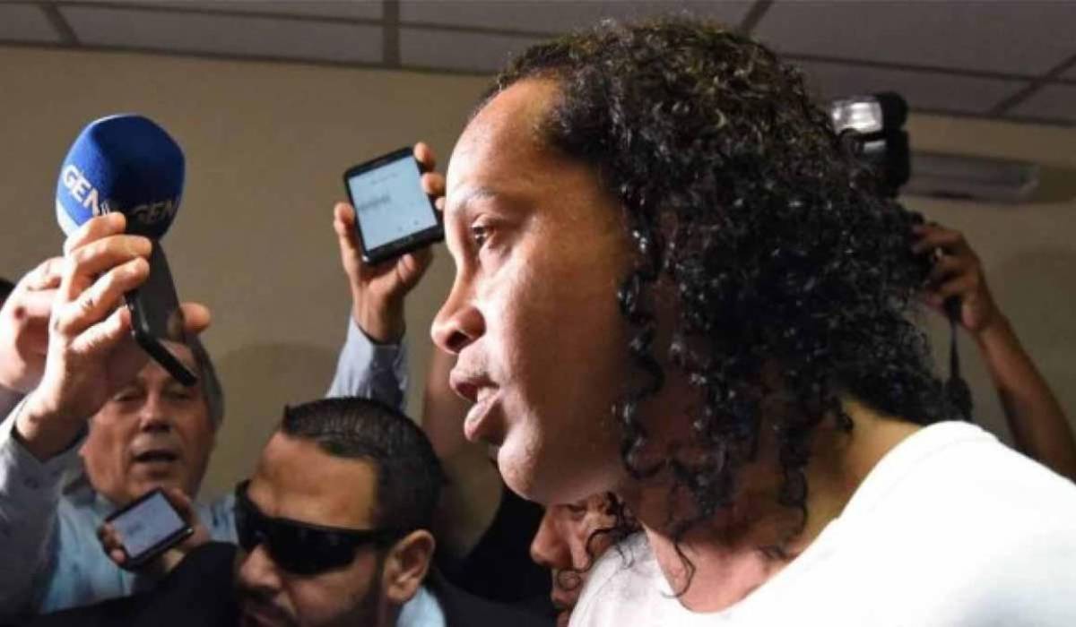 Otra vez en escándalo: el polémico negocio por el que Ronaldinho podría volver a la cárcel y la reacción del brasileño