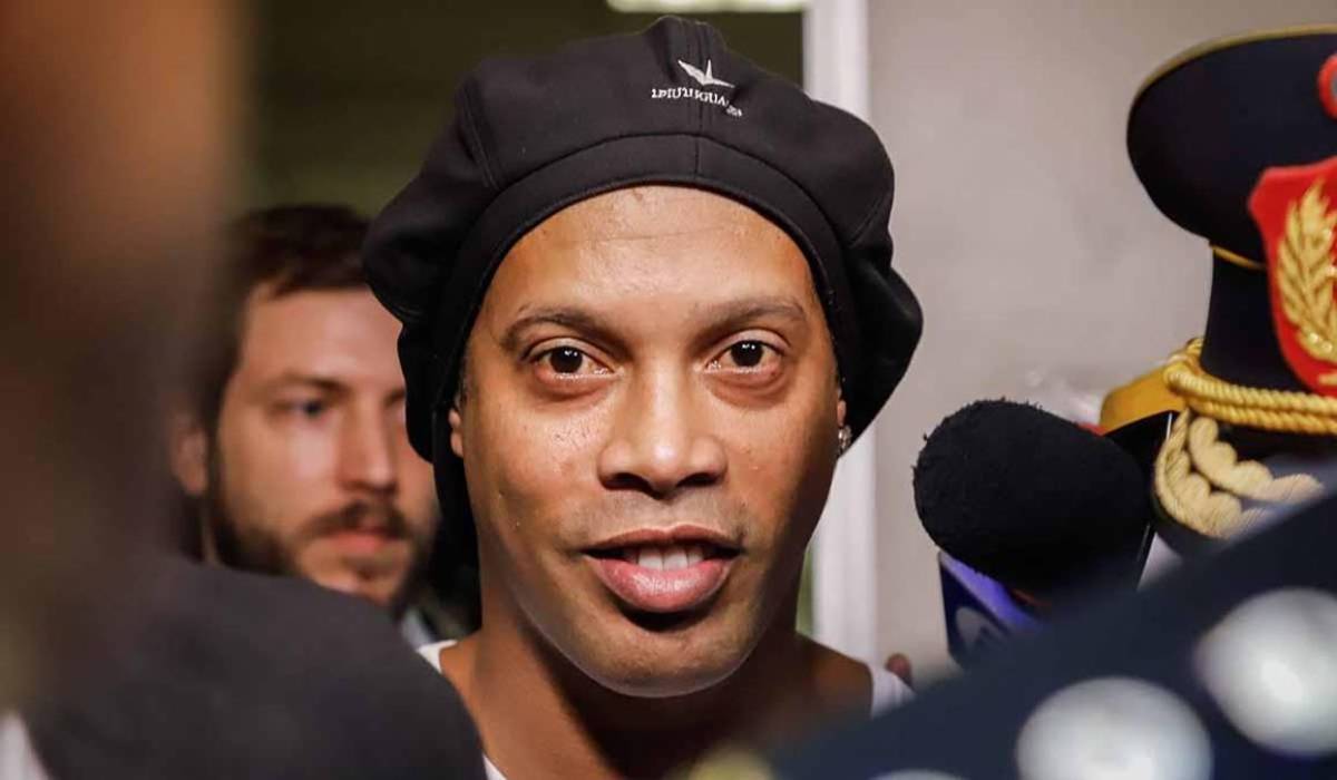 Otra vez en escándalo: el polémico negocio por el que Ronaldinho podría volver a la cárcel y la reacción del brasileño