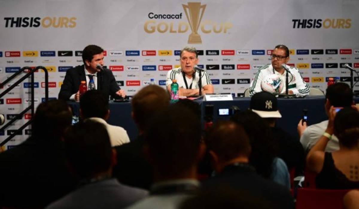 Mexico's coach Gerardo 'Tata' Martino (C) speaks at a press conference in Glendale, Arizona on July 1, 2019 ahead of a training session a day before the 2019 Concacaf Gold Cup semifinal between Mexico and Haiti. (Photo by Frederic J. BROWN / AFP)