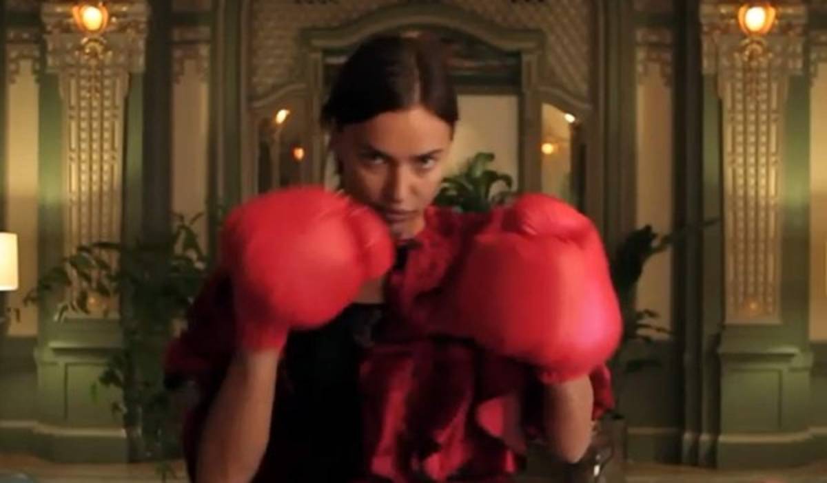 VIDEO: Irina Shayk muestra sus grandes dotes como boxeadora
