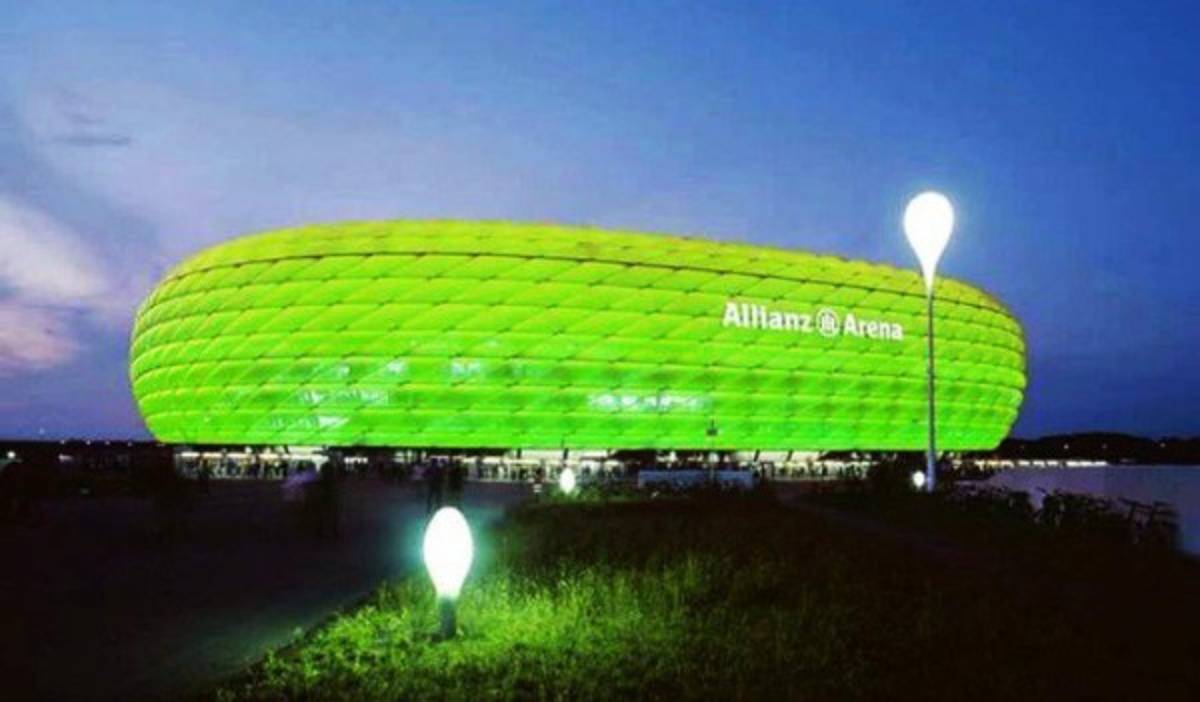 Monumentos y estadios de fútbol se iluminan de verde en homenaje al Chapecoense