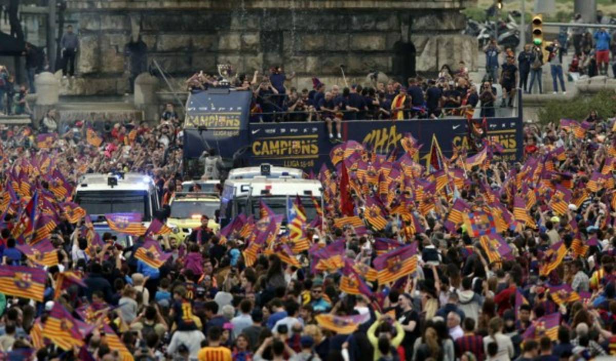 Así fue la celebración de Barcelona con sus aficionados