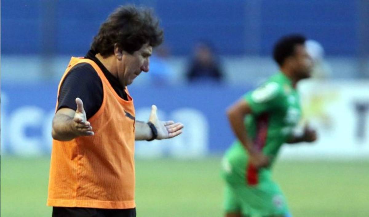 Héctor Vargas: 'Estamos tan mal que vamos primeros'
