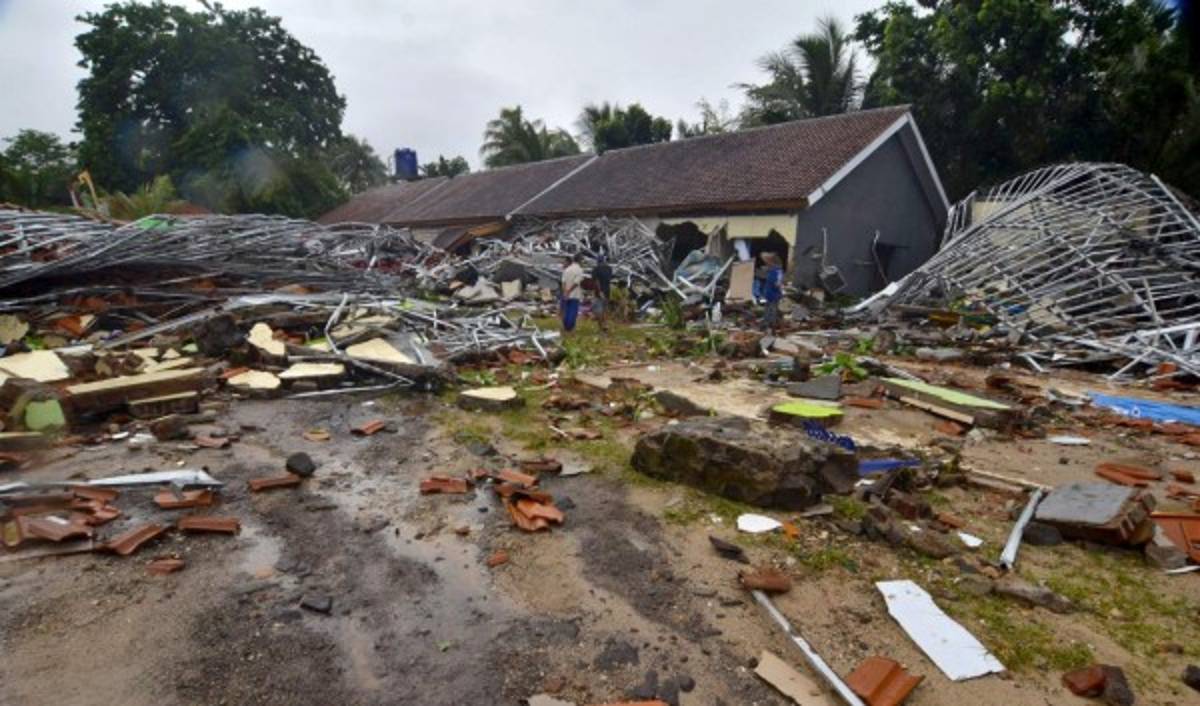 Devastador tsunami en Indonesia causa 222 muertos y más de 843 heridos    