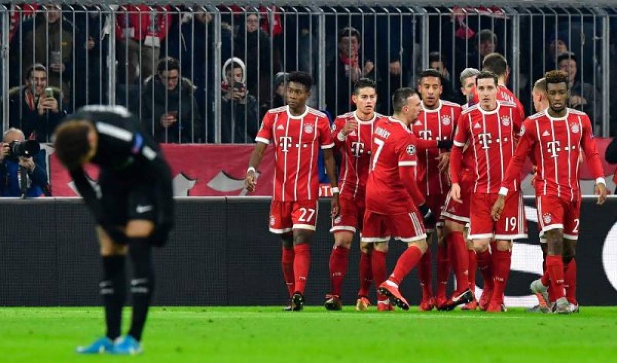 Bayern Munich's players celebrate after scoring the 1-0 during the UEFA Champions League football match of Bayern Munich vs Paris Saint-Germain on December 5, 2017 in Munich, southern Germany. / AFP PHOTO / Tobias SCHWARZ