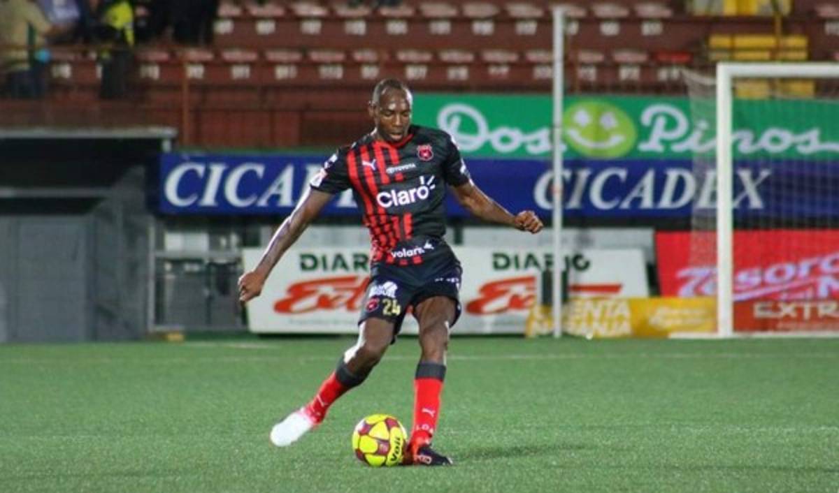 Los jugadores y entrenadores que han llegado a Costa Rica de países impensados