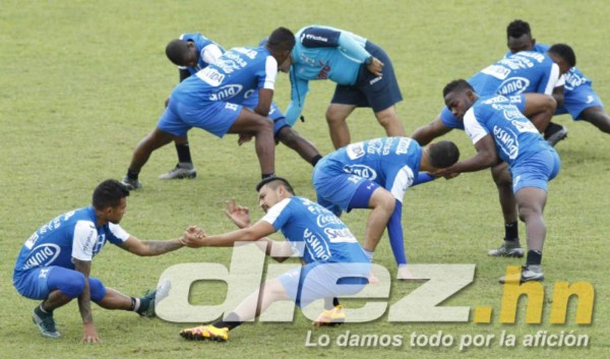 Pinto pide concentración, entrega y disciplina tras primer entreno con toda su artillería