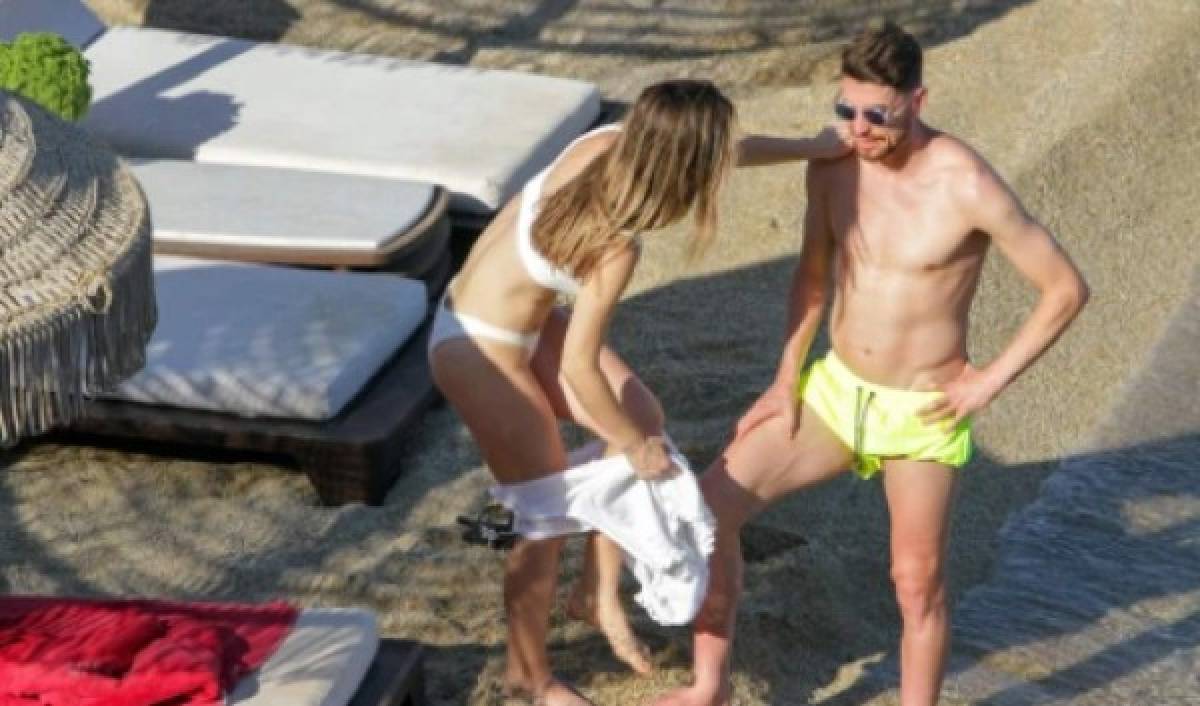 Jorginho, campeón de la Eurocopa y sus picantes vacaciones junto Catherine Harding; el descuido de la novia en la playa