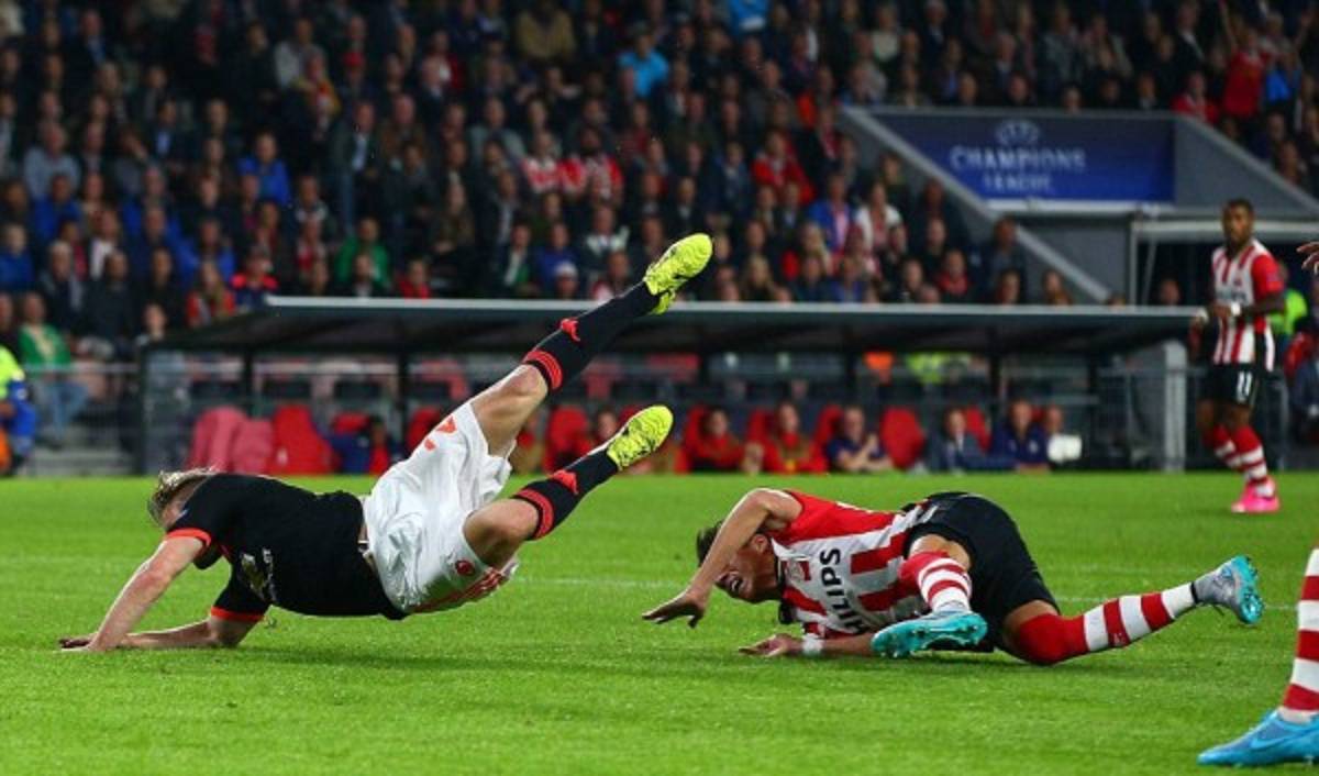 EN FOTOS: Con oxígeno sacaron a Luke Shaw tras dura lesión de Héctor Moreno