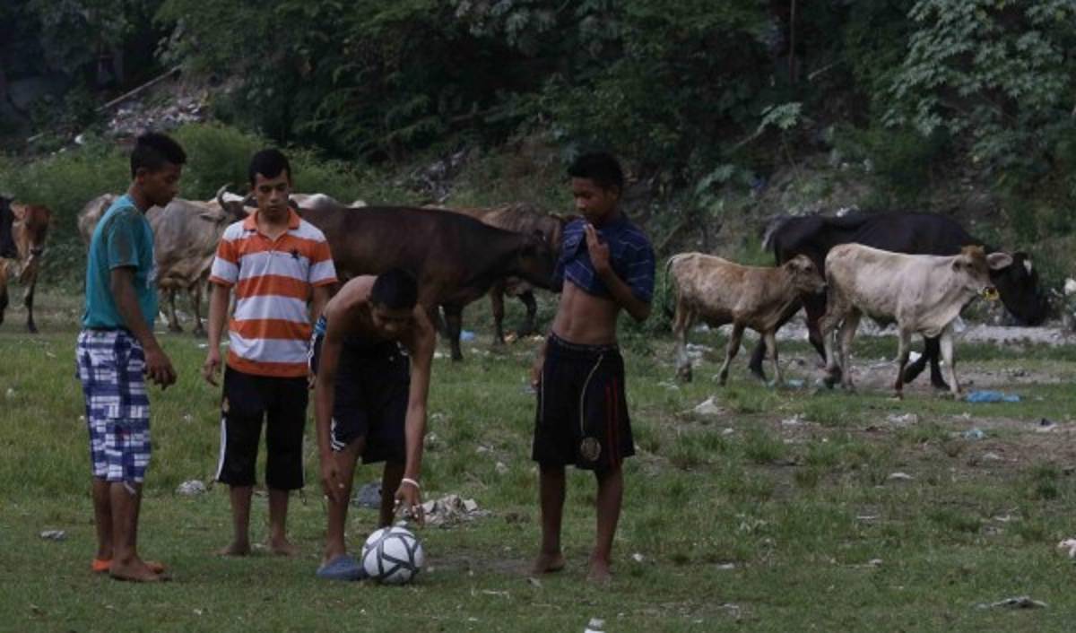 FOTOS: Así es un partido en un bordo de Honduras