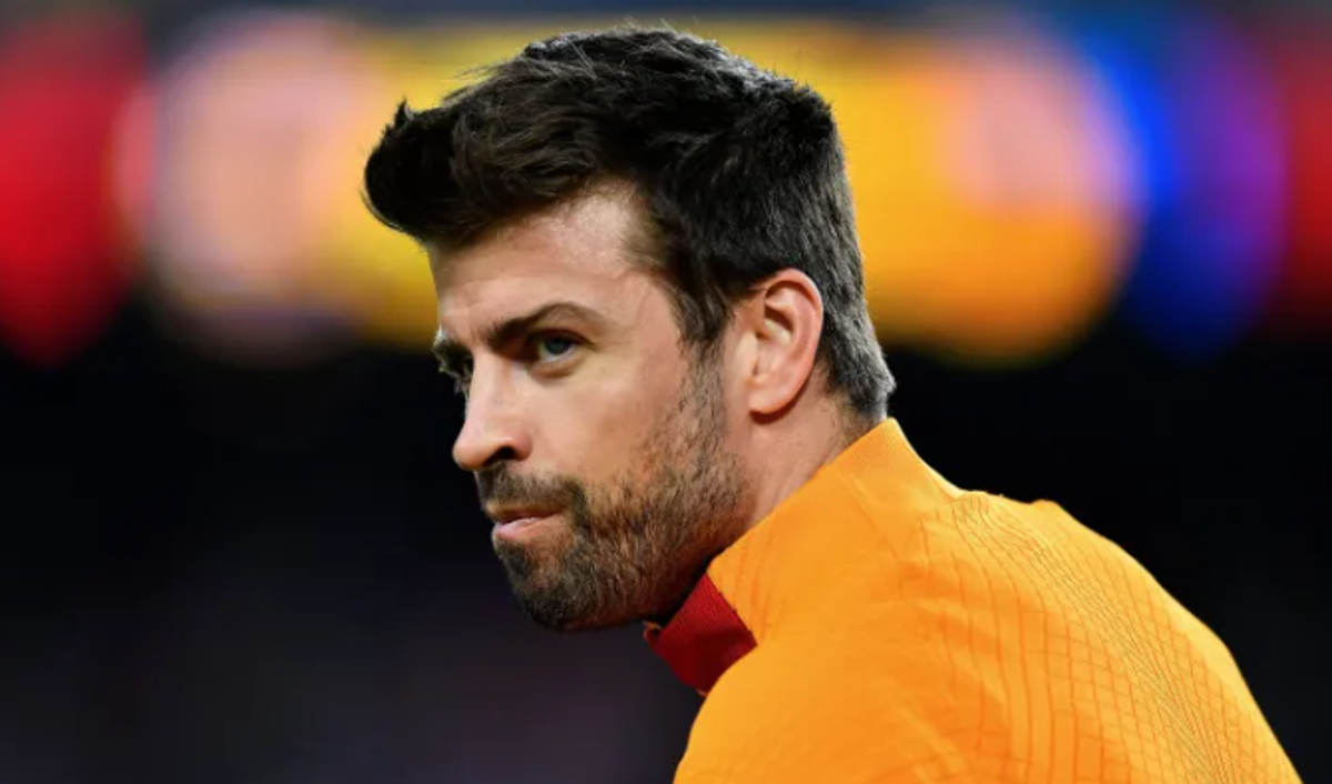 Periodista destapa los trucos de los jugadores para ligar con mujeres famosas...¡y Piqué lo termina bloqueando!