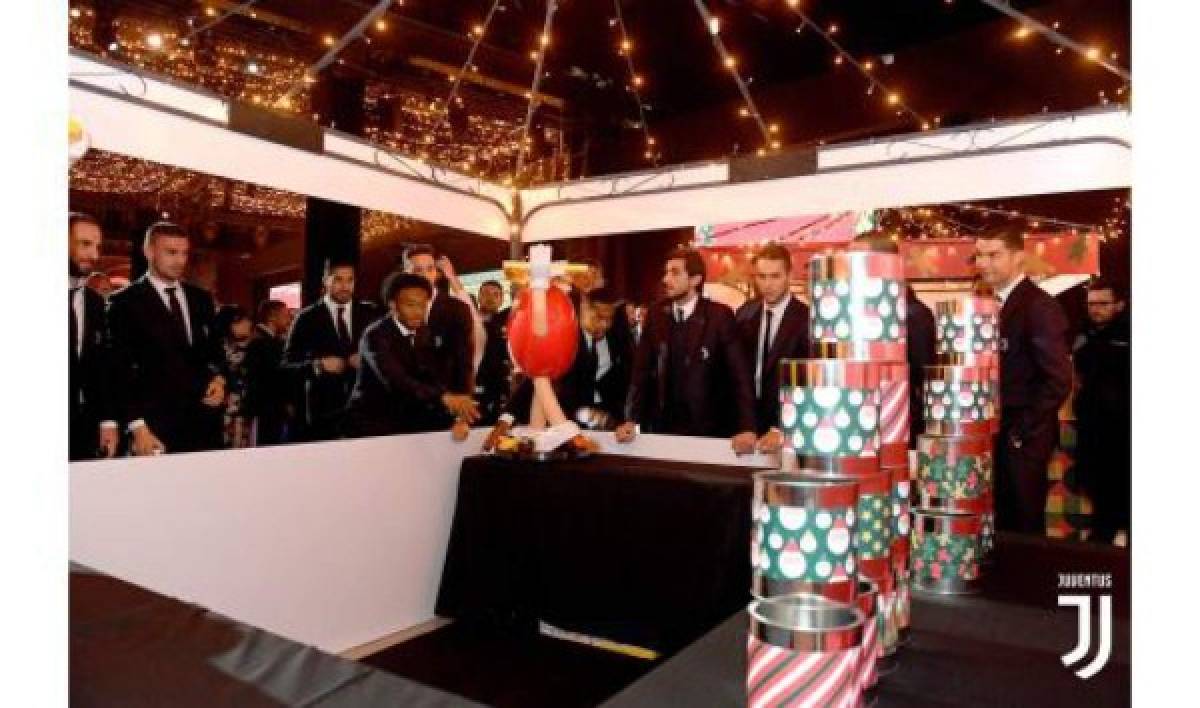 ¿Quién posa junto a Cristiano Ronado? La fiesta de Navidad de la Juventus en Italia