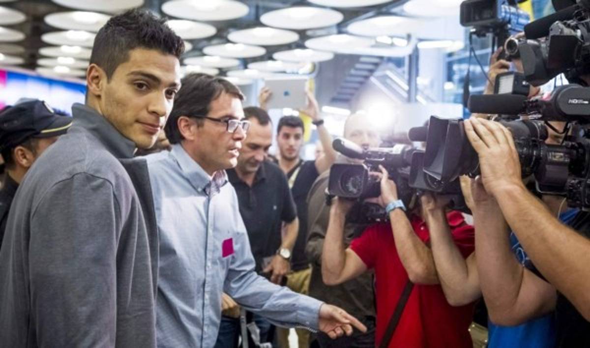 Raúl Jiménez ya está en Madrid: 'Vengo a triunfar y lograr un sueño'