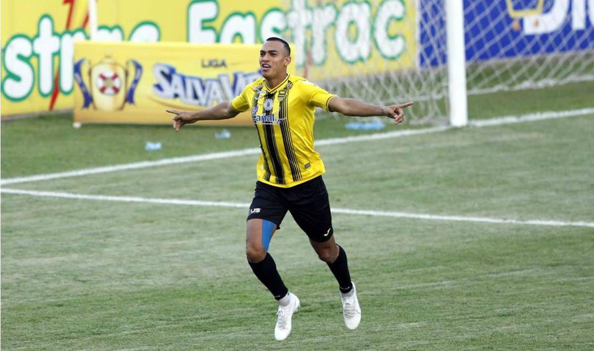 ¡Con toda su artillería! Héctor Vargas quiere mantener su racha triunfal y así sería su 11 titular ante el Olimpia