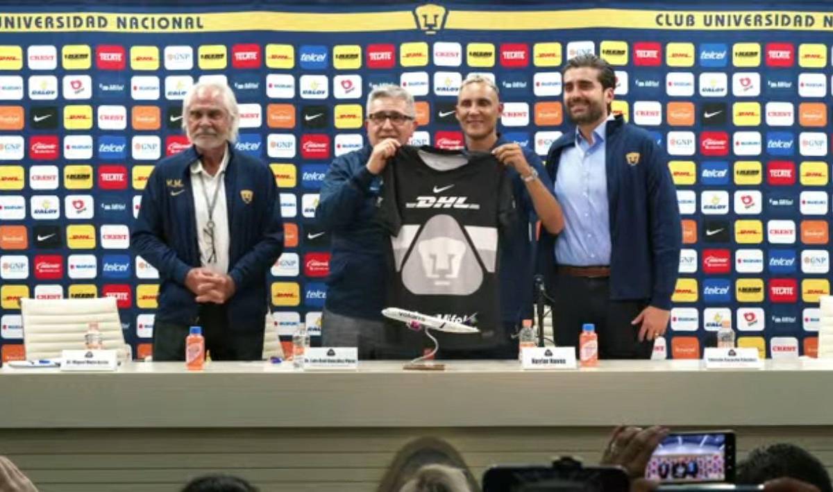 Keylor Navas se gana a la afición de Pumas en su presentación: esto dijo de los errores de Parra y, ¿cuándo debutará en Liga MX?