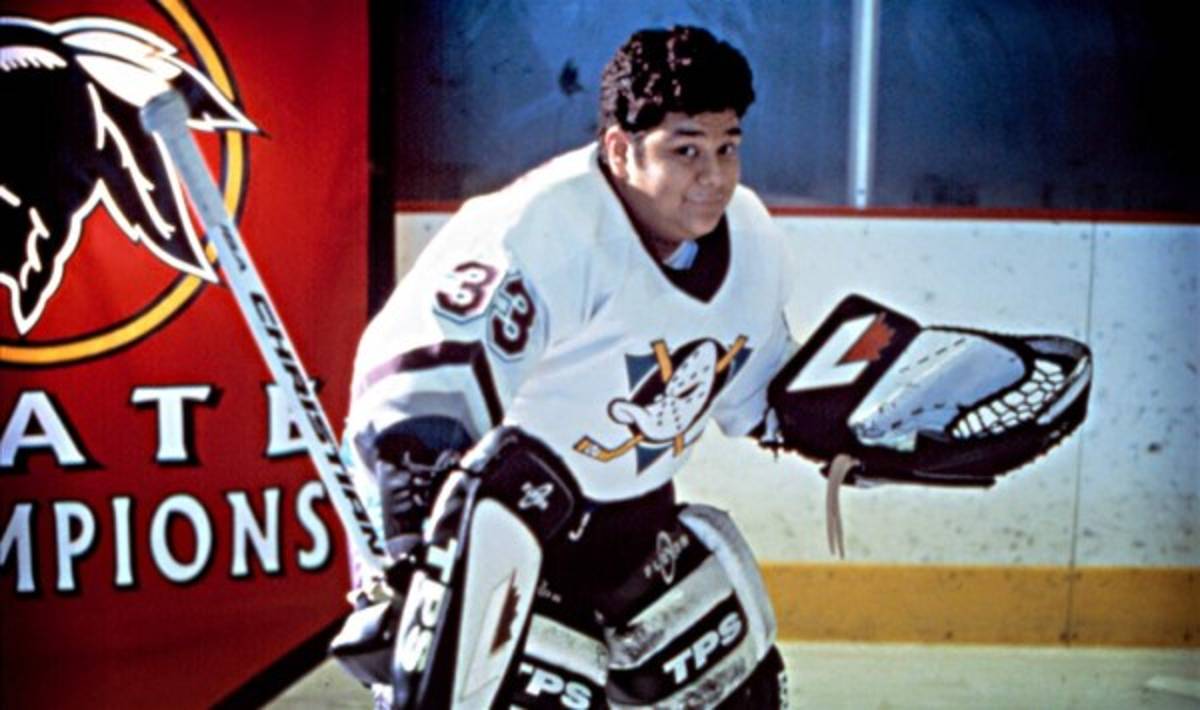 La trágica vida del portero de 'The Mighty Ducks': Destrozado por las drogas y la delincuencia