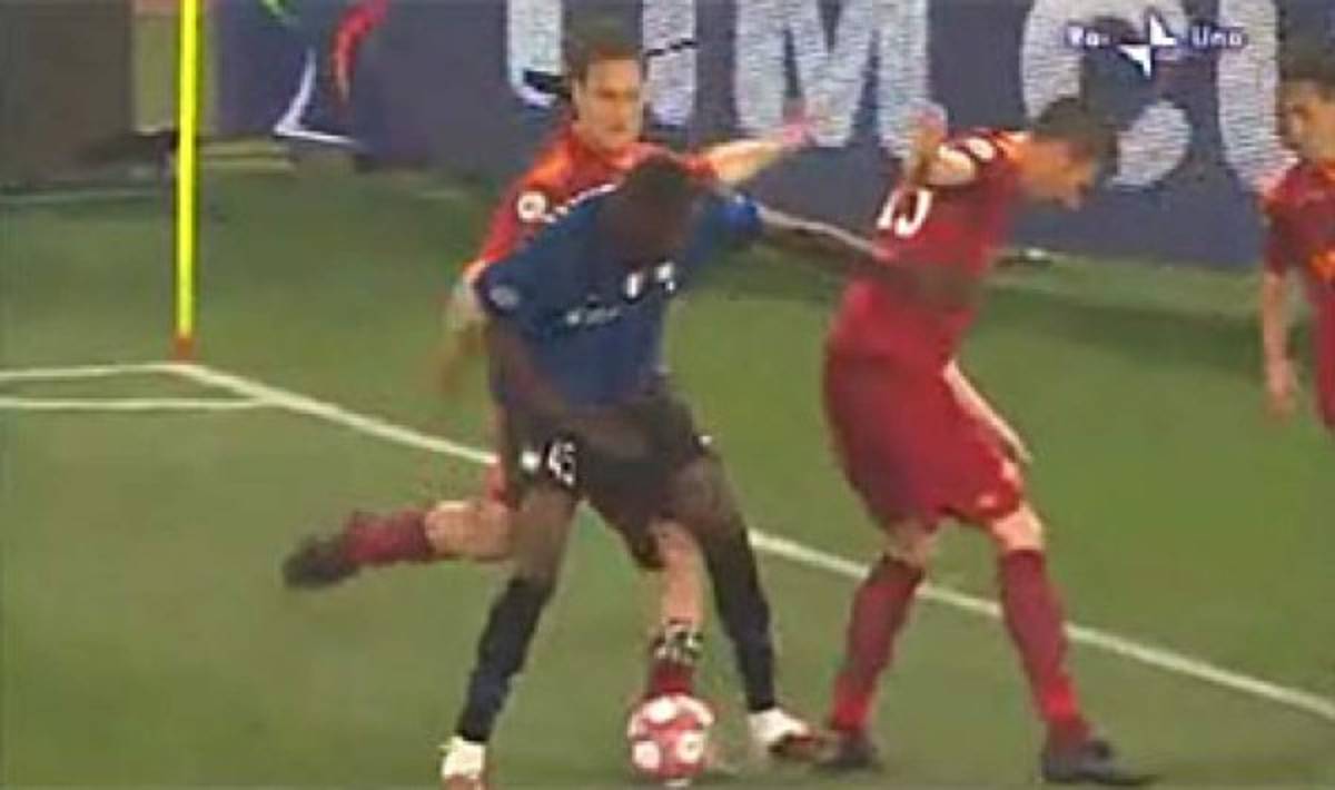 ¡Les llaman 'carniceros'! Las patadas más violentas en la historia del fútbol