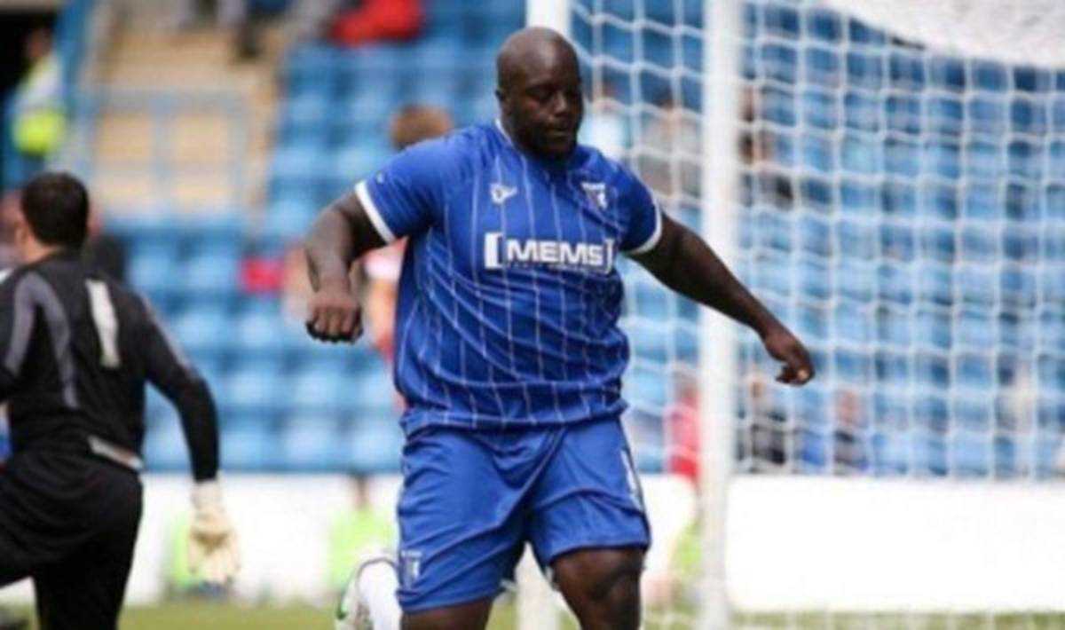 Las cláusulas de los futbolistas al descubierto: Fiestas, no viajar en avión y una playa privada