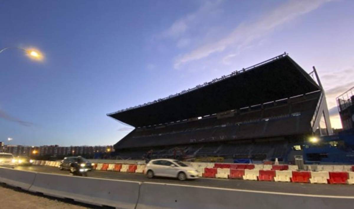 Lo que queda: El estadio Vicente Calderón, convertido en una carretera más en Madrid