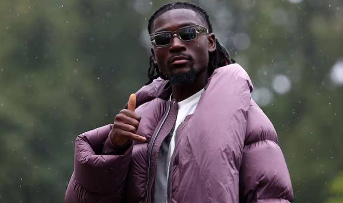 Misterio en Francia: el jugador que llegó encapuchado a la concentración y así se presentó Koundé