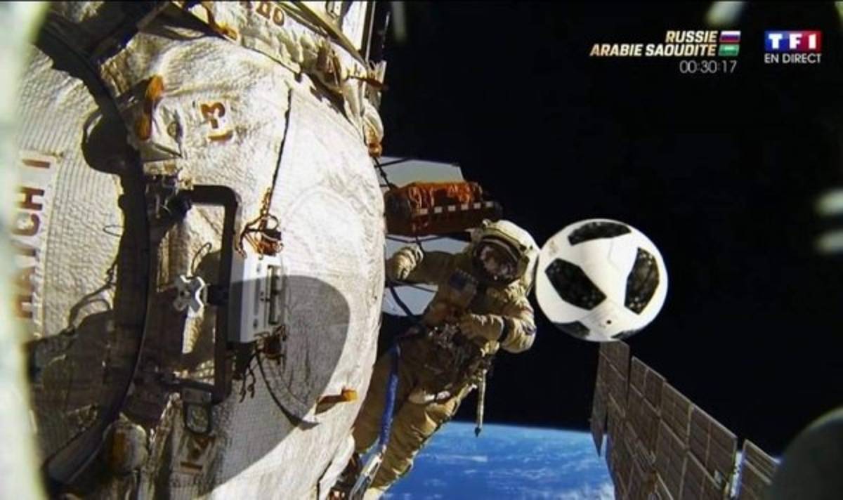 Memes atizan contra Christian Cueva tras la derrota de Perú ante Dinamarca