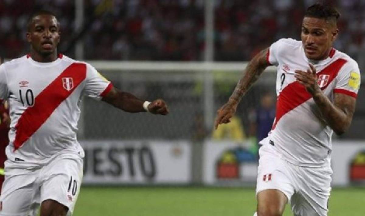 Farfán dice que Guerrero es 'el mejor 9 de la historia' de Perú