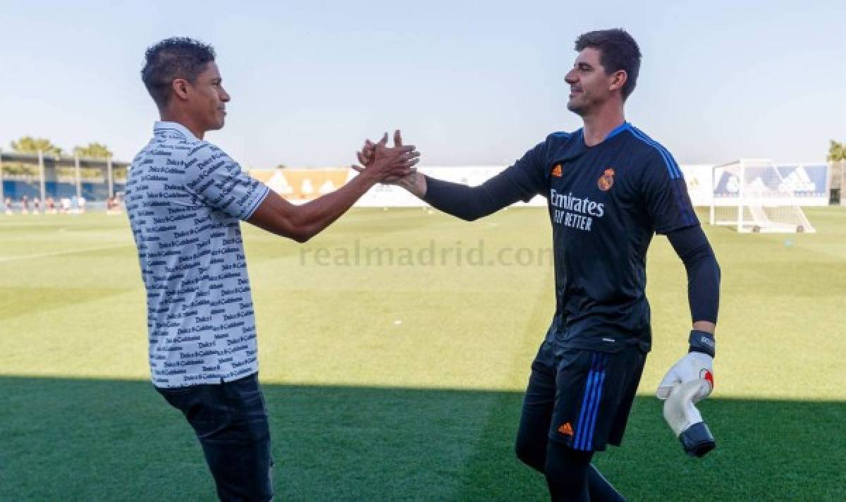 Entre lágrimas, emotivo discurso y abrazos: Así fue la despedida de Varane del Real Madrid