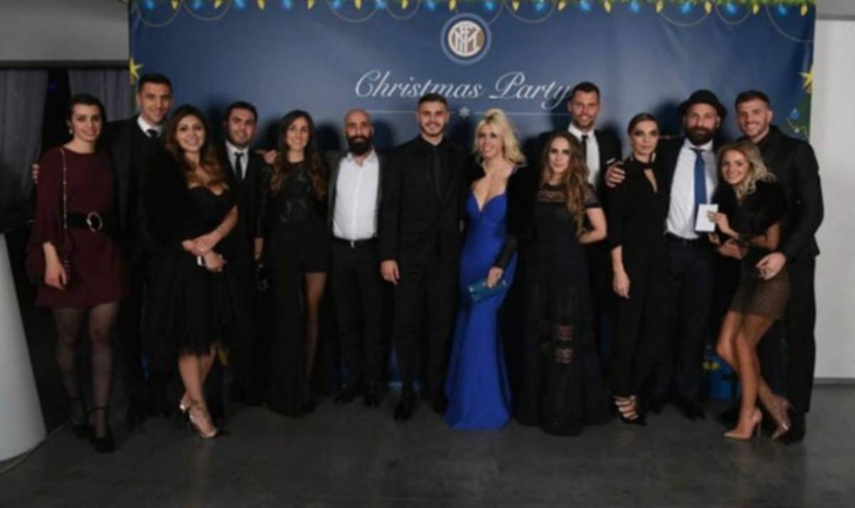 UUUFFF: Las deslumbrantes fotos de Wanda Nara en la cena navideña del Inter de Milan