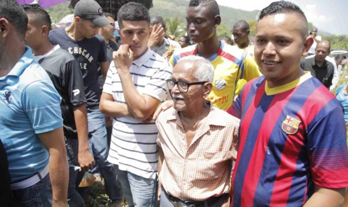 Multitudinario adiós a Enrique Reneau en su natal Jutiapa