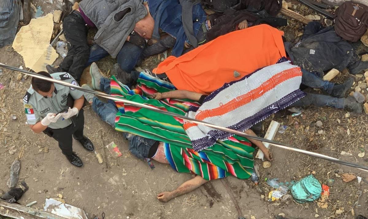 El tráiler de la muerte: Las brutales imágenes de la tragedia en México donde al menos 54 inmigrantes han muerto en fatal accidente