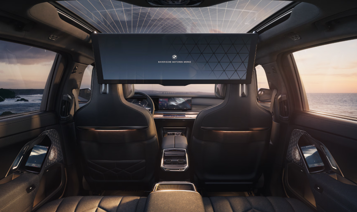 Real Madrid le dio esta máquina a Mbappé: cuánto cuesta el nuevo auto del francés, todos sus lujos y Florentino tiene uno igual