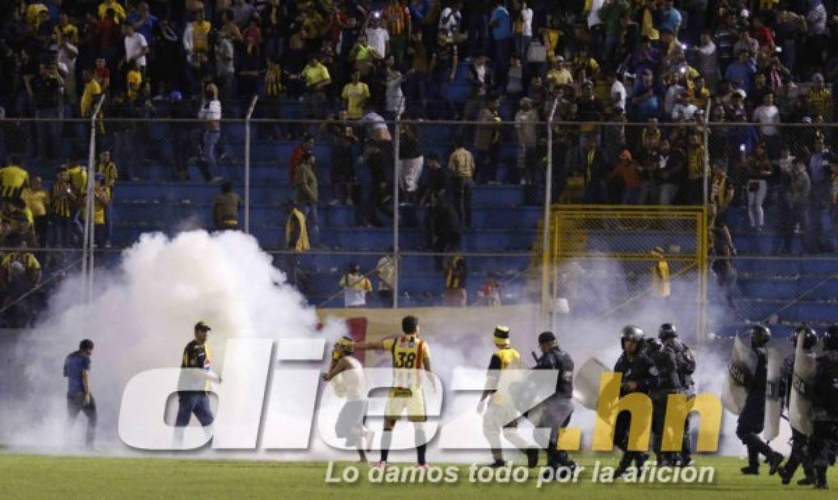 Impactantes imágenes: Terror y drama en el estadio Morazán tras actos vandálicos