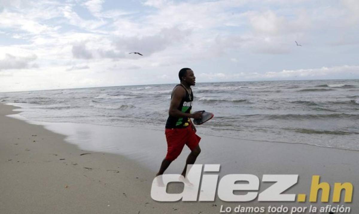 Marvin Chávez disfruta de sus vacaciones en su natal Sambo Creek