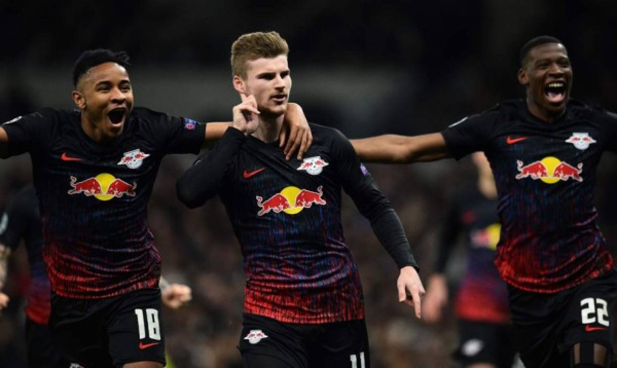 RB Leipzig's German striker Timo Werner (C) celebrates scoring the opening goal from the penalty spot during the UEFA Champions League round of 16 first Leg football match between Tottenham Hotspur and RB Leipzig at the Tottenham Hotspur Stadium in north London, on February 19, 2020. (Photo by Glyn KIRK / IKIMAGES / AFP)