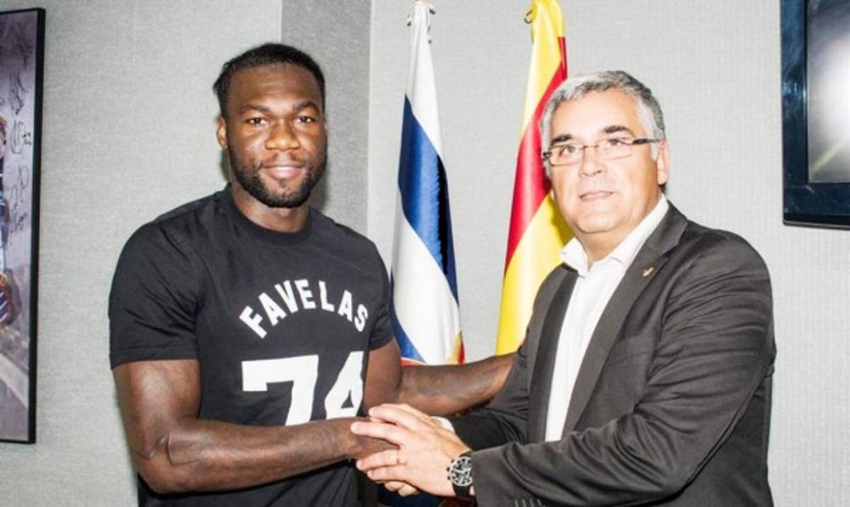 Felipe Caicedo firmó por dos temporadas con el Espanyol