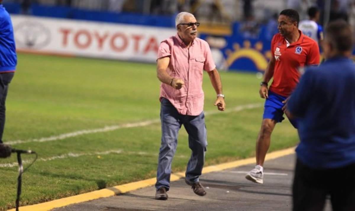 Curiosas: Eufórico festejo de Keosseián y la bronca en las gradas del Nacional