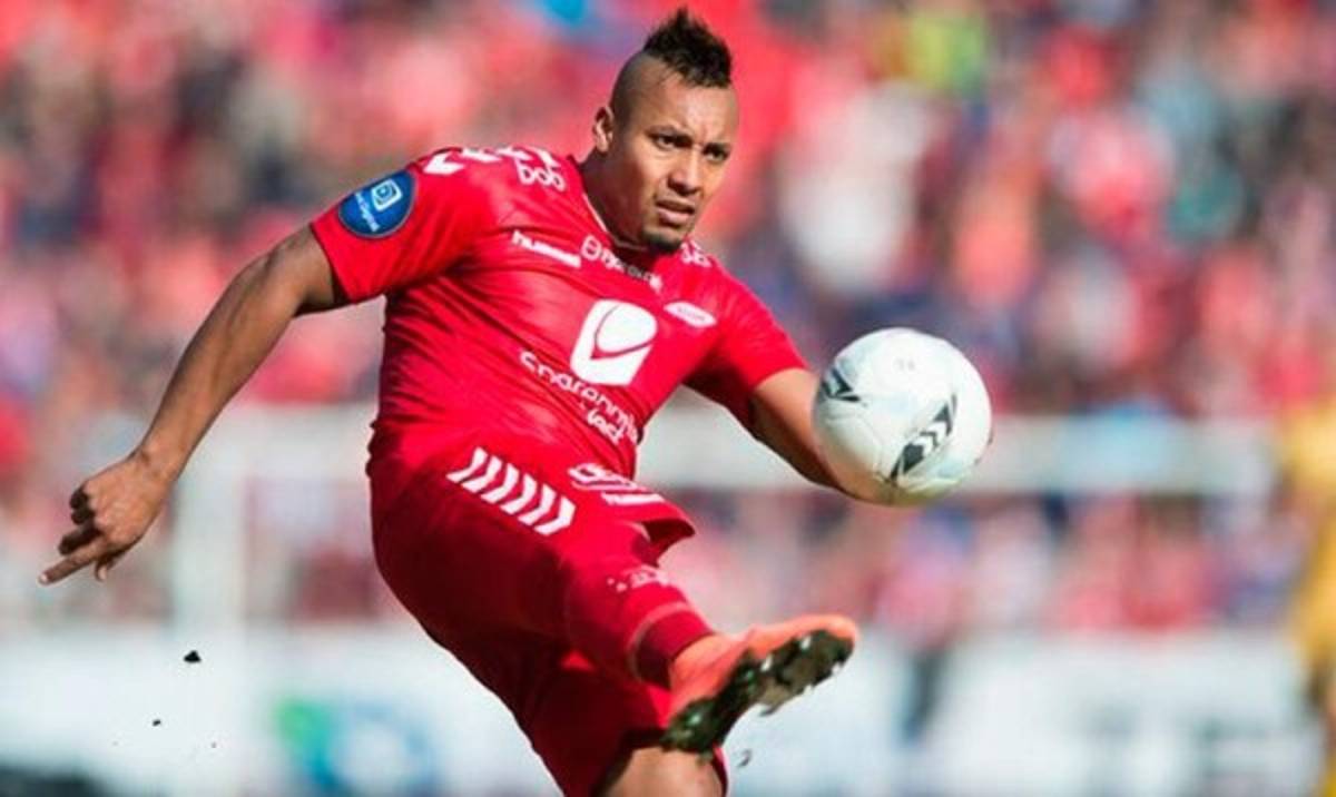Fichajes: Gullit Peña es esperado como estrella en El Salvador; Lavolpe es candidato en el Herediano